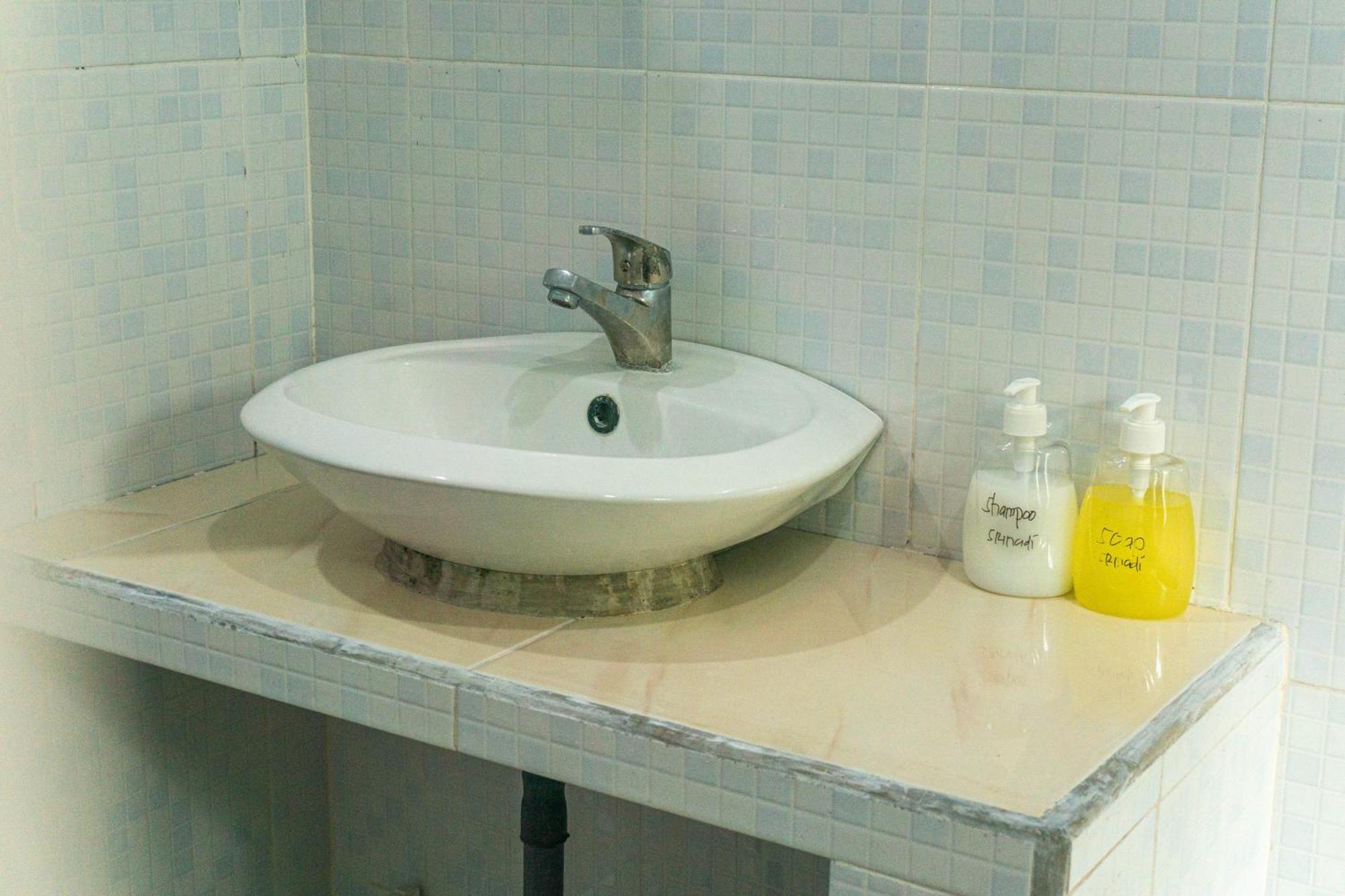 Srinadi Guest House Lovina ภายนอก รูปภาพ