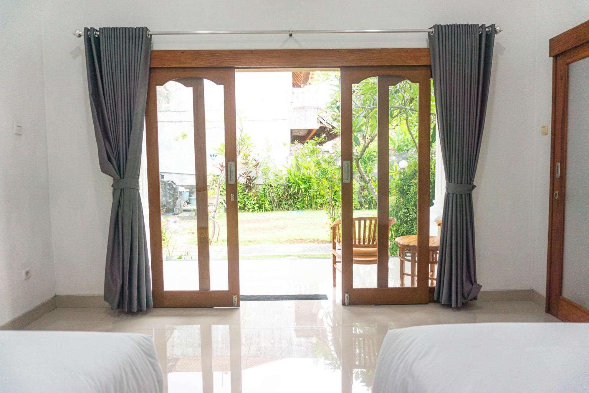 Srinadi Guest House Lovina ภายนอก รูปภาพ