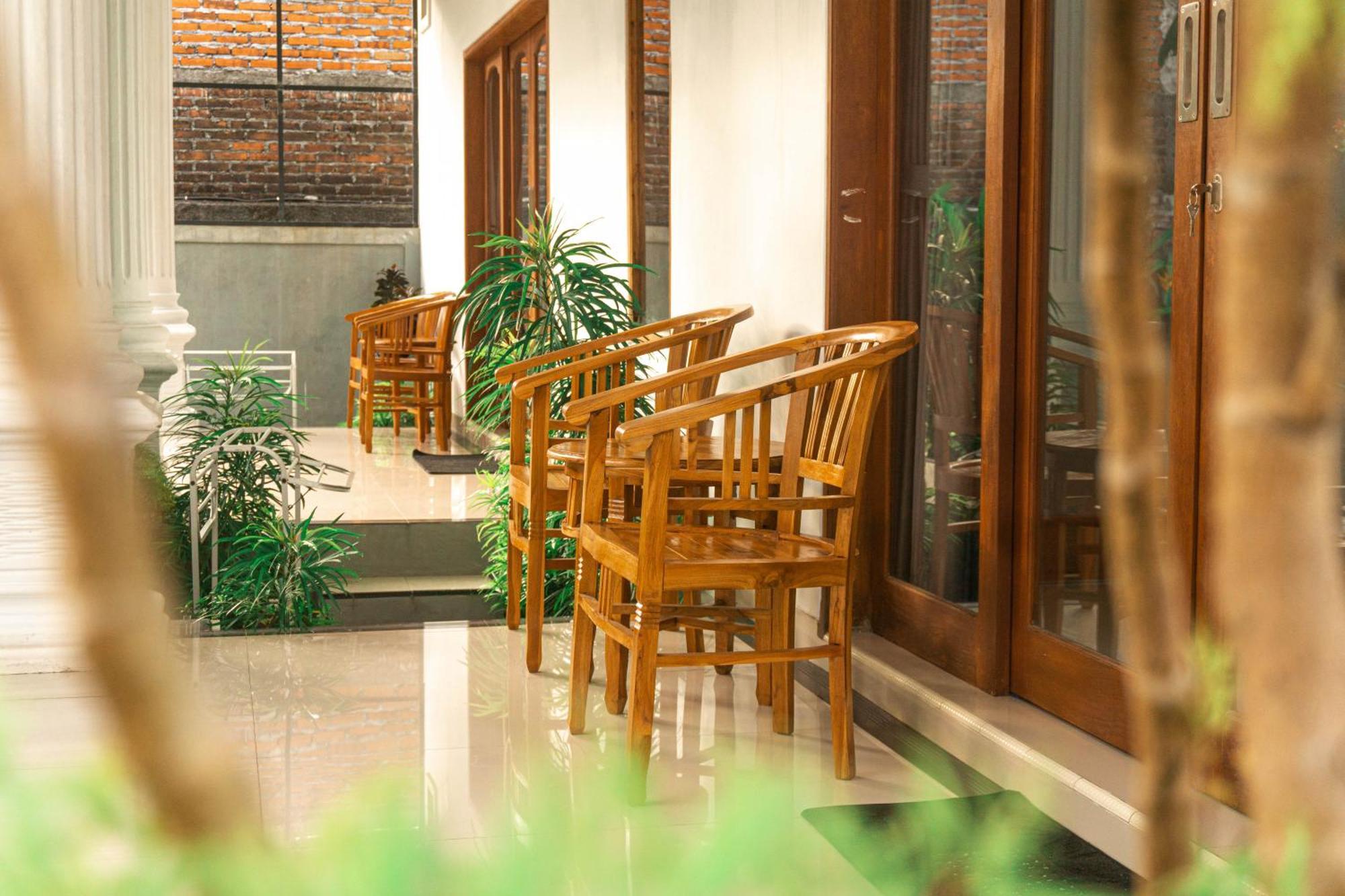 Srinadi Guest House Lovina ภายนอก รูปภาพ