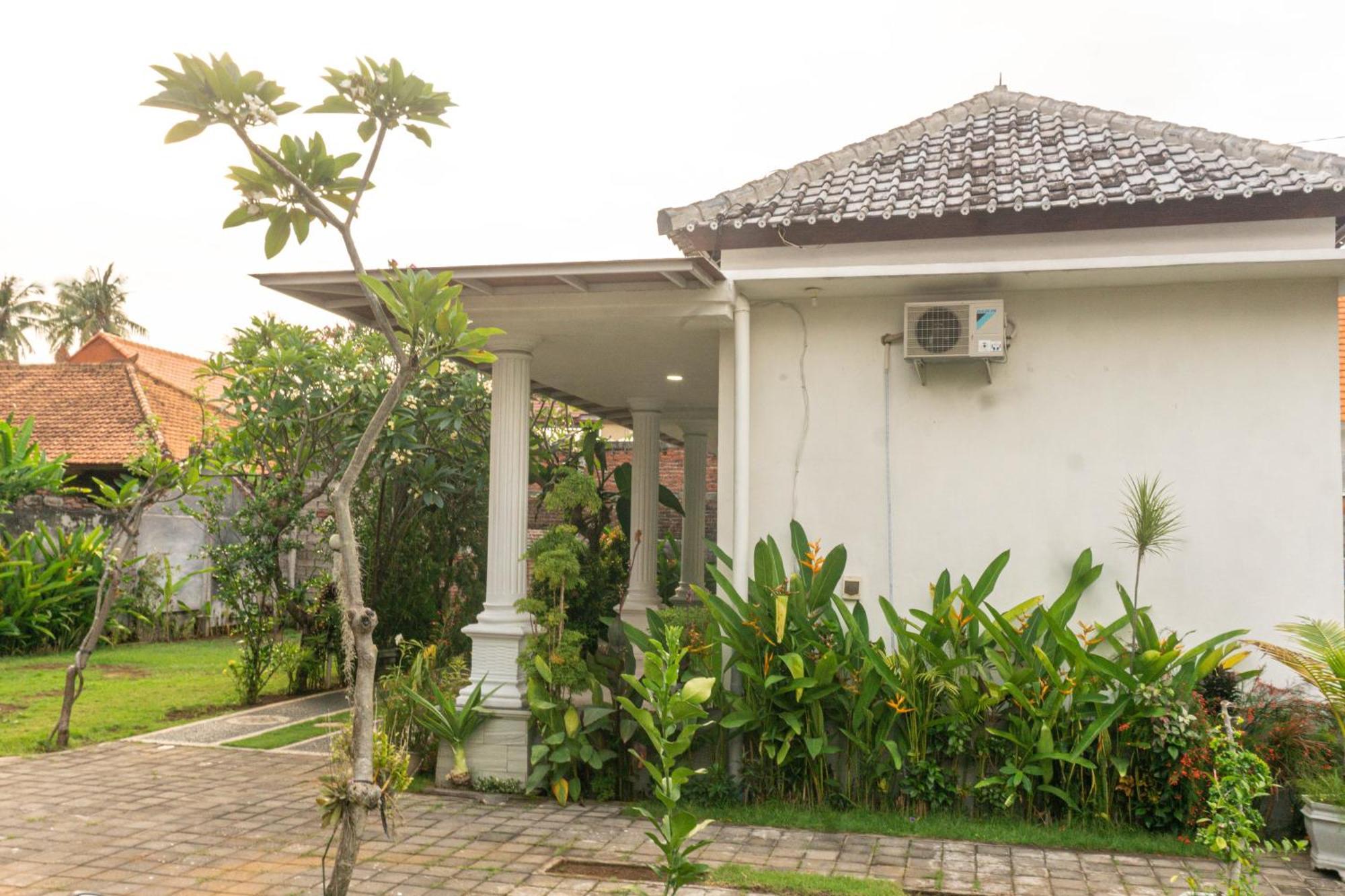 Srinadi Guest House Lovina ภายนอก รูปภาพ