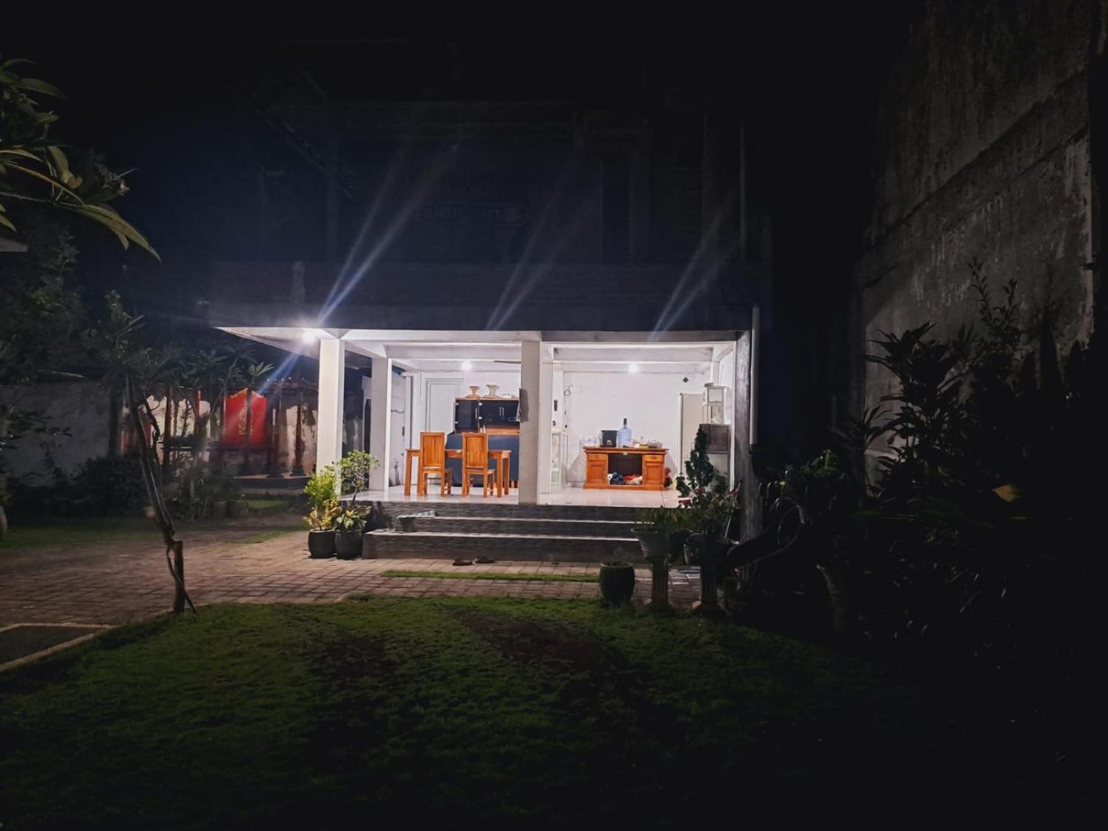 Srinadi Guest House Lovina ภายนอก รูปภาพ