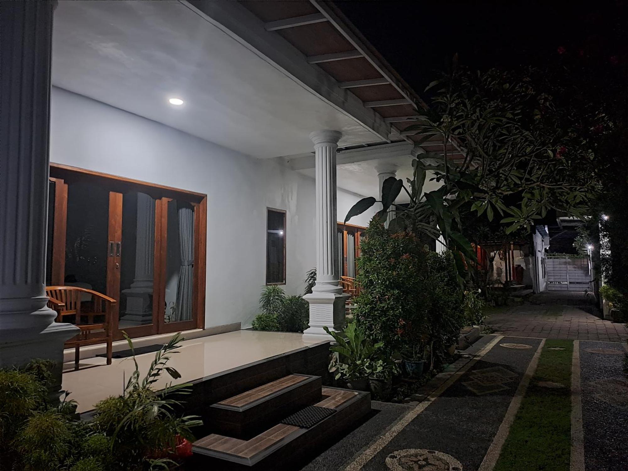 Srinadi Guest House Lovina ภายนอก รูปภาพ