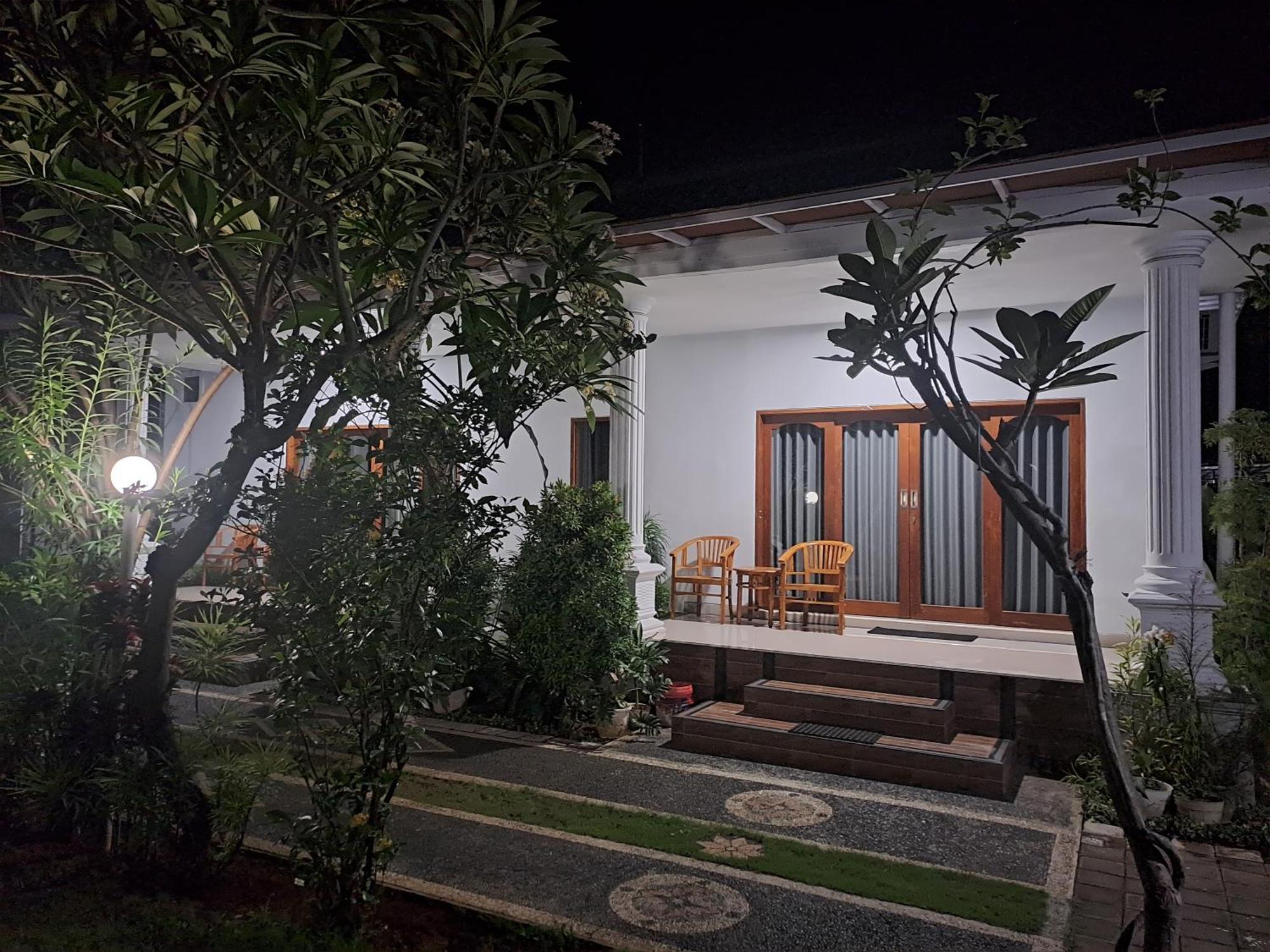 Srinadi Guest House Lovina ภายนอก รูปภาพ